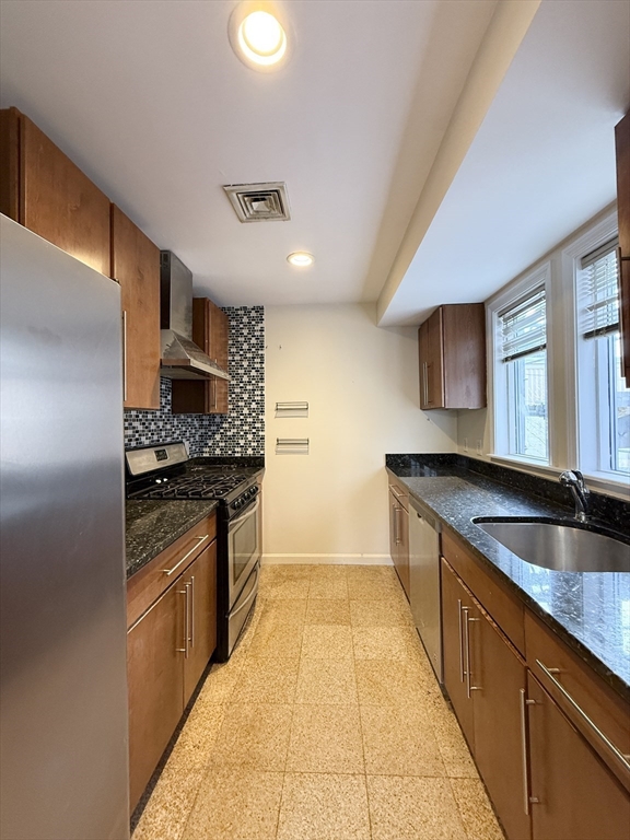 2 bed, 2 bath apartment for rent at 22 Chestnut Unit A, Cambridgeport — photo 6 of 17