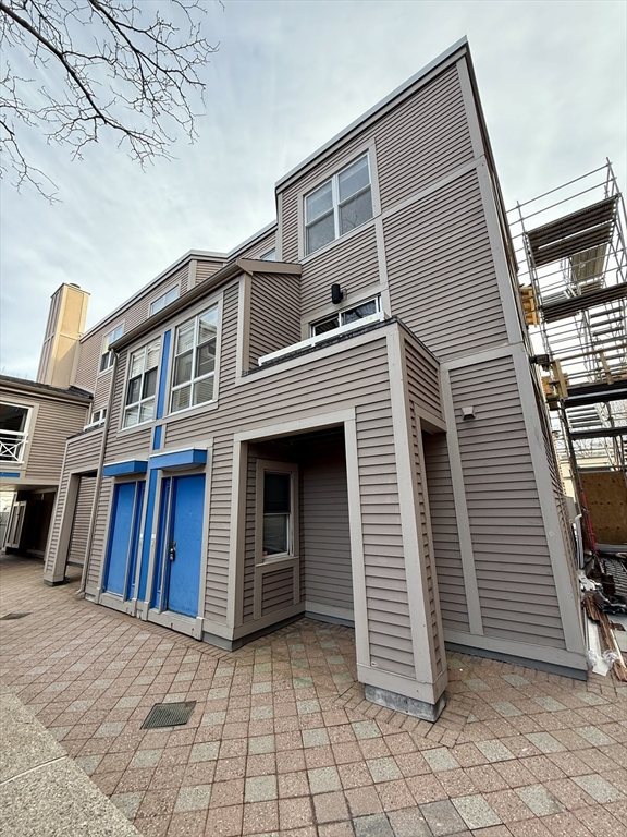 2 bed, 2 bath apartment for rent at 22 Chestnut Unit A, Cambridgeport