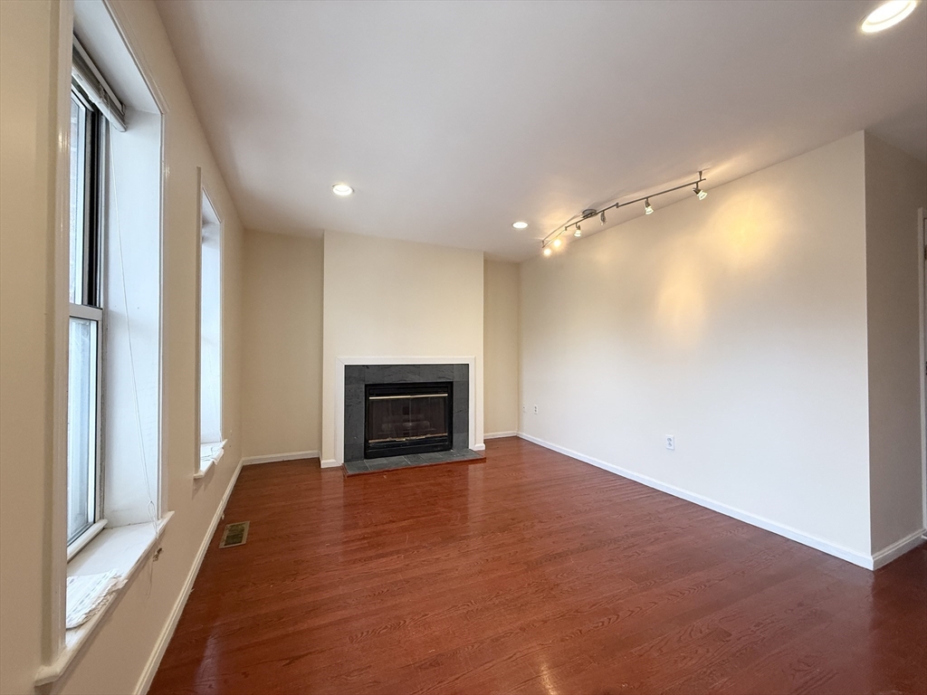 2 bed, 2 bath apartment for rent at 22 Chestnut Unit A, Cambridgeport — photo 10 of 17