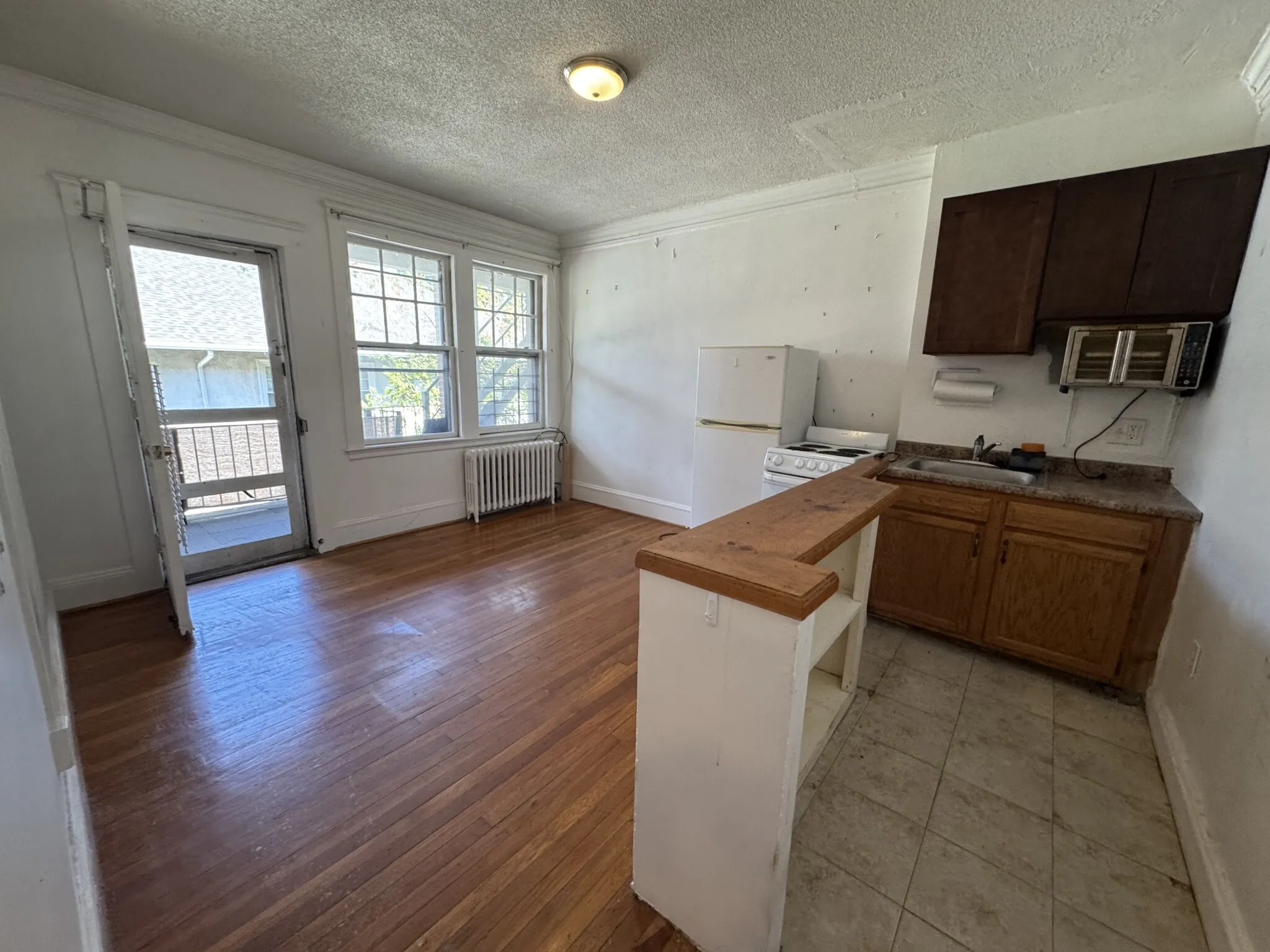 Studio bed, 1 bath apartment for rent at 22 Chiswick Rd Unit 10, Brighton — photo 8 of 16