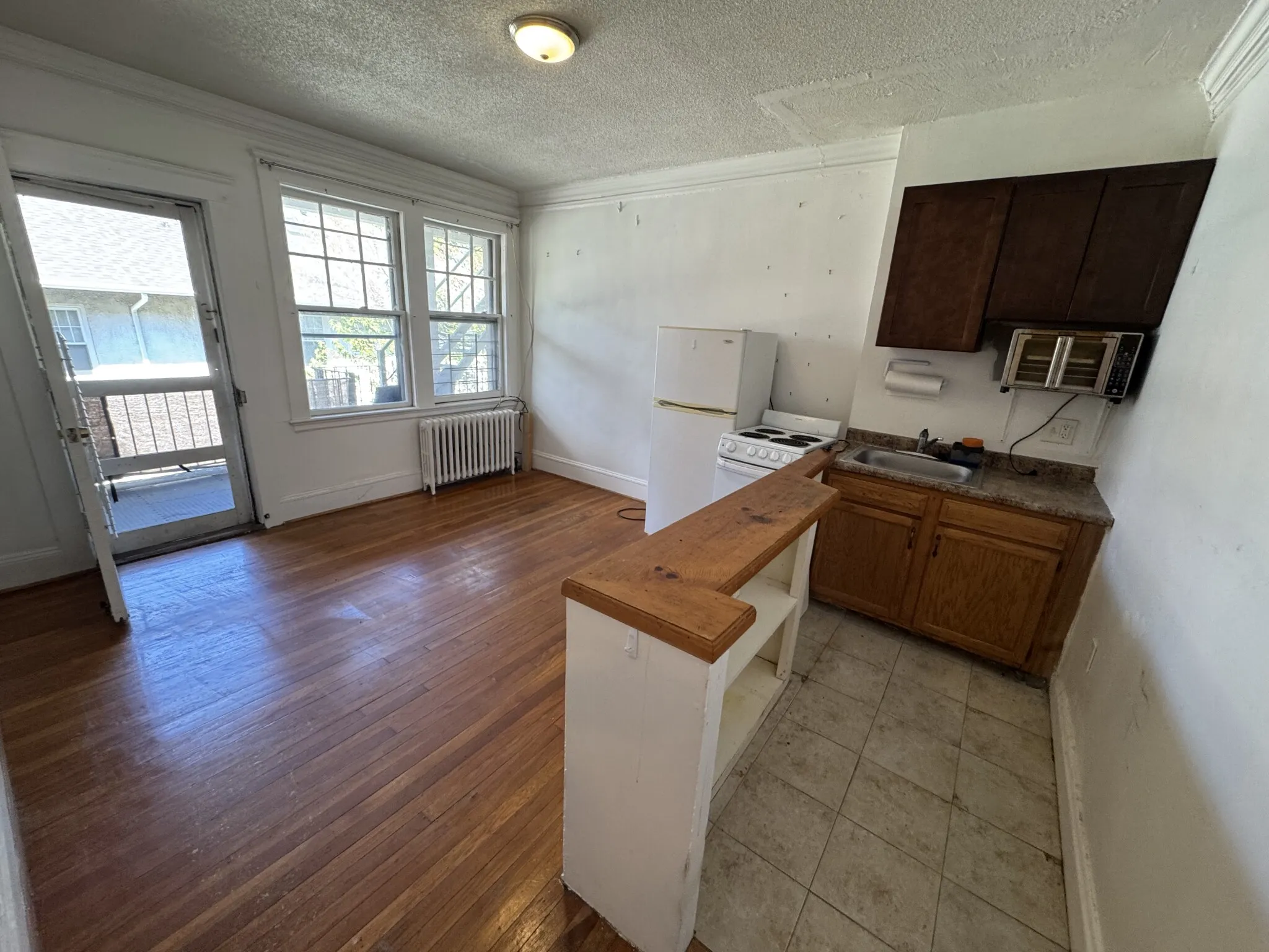 Studio bed, 1 bath apartment for rent at 22 Chiswick Rd Unit 10, Brighton — photo 1 of 16