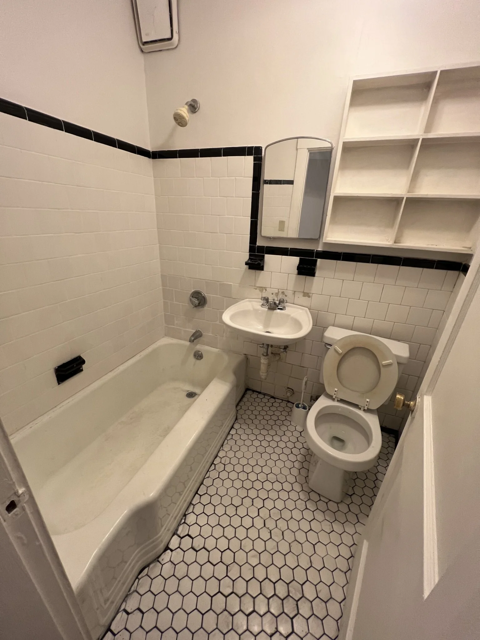 Studio bed, 1 bath apartment for rent at 22 Chiswick Rd Unit 10, Brighton — photo 16 of 16