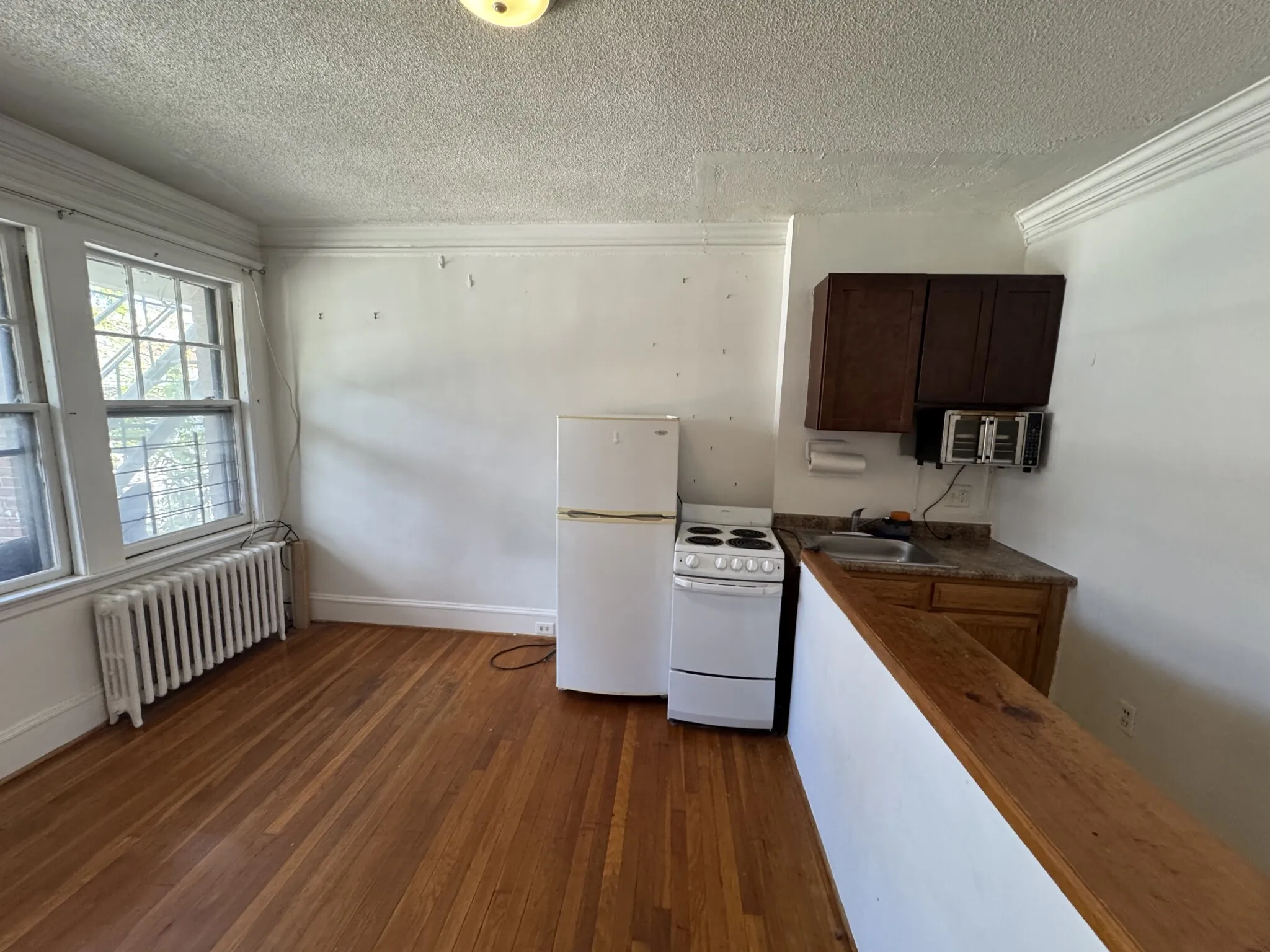 Studio bed, 1 bath apartment for rent at 22 Chiswick Rd Unit 10, Brighton — photo 2 of 16