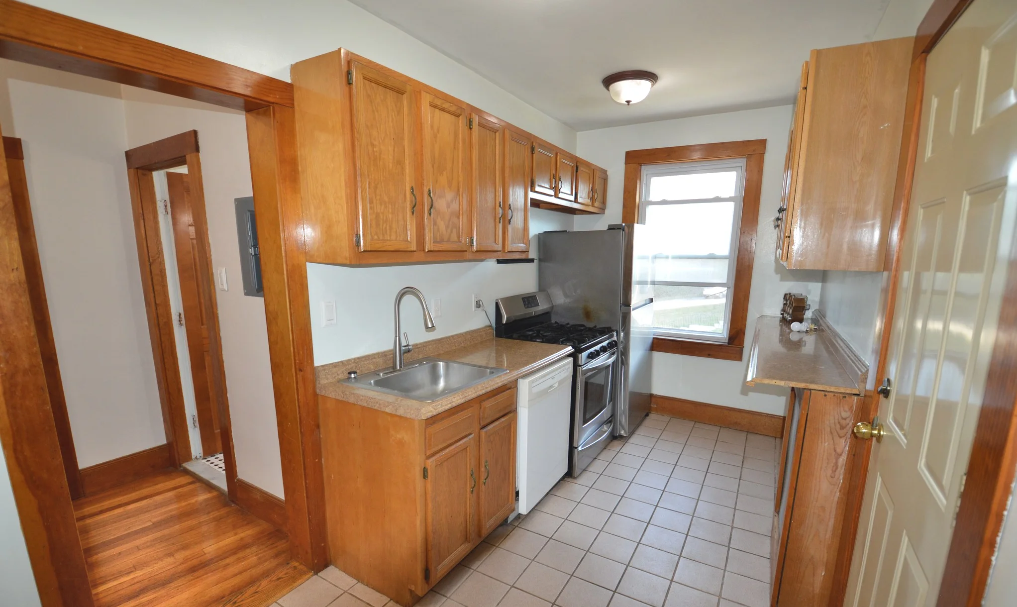 2 bed, 1 bath apartment for rent at 22 Chiswick Rd Unit 13, Brighton
