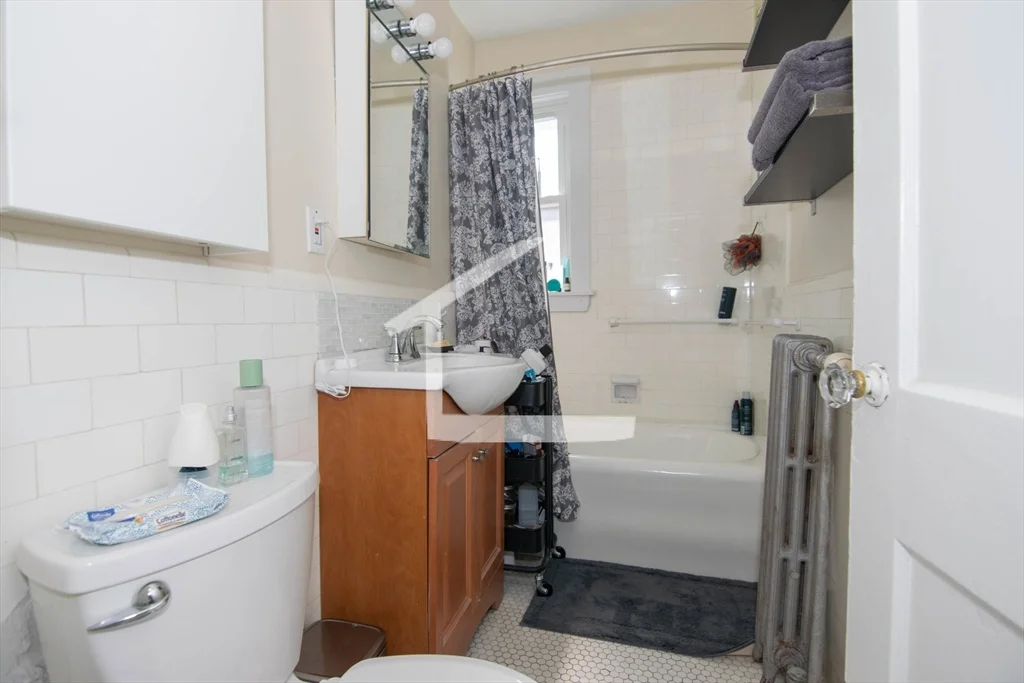 1 bed, 1 bath apartment for rent at 22 Chiswick Rd Unit 3, Brighton — photo 12 of 15