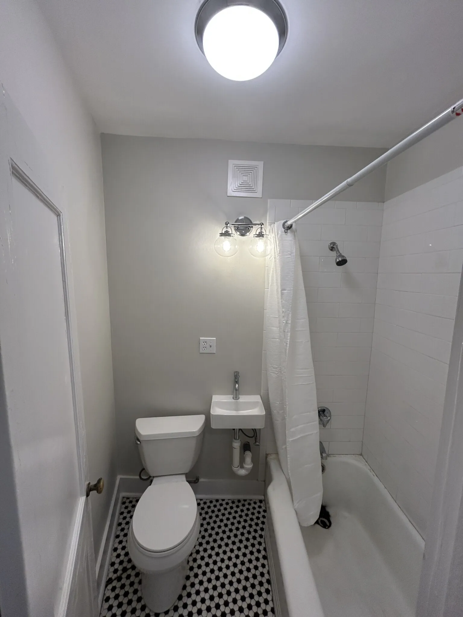 Studio bed, 1 bath apartment for rent at 22 Chiswick Rd Unit 5, Brighton — photo 12 of 13