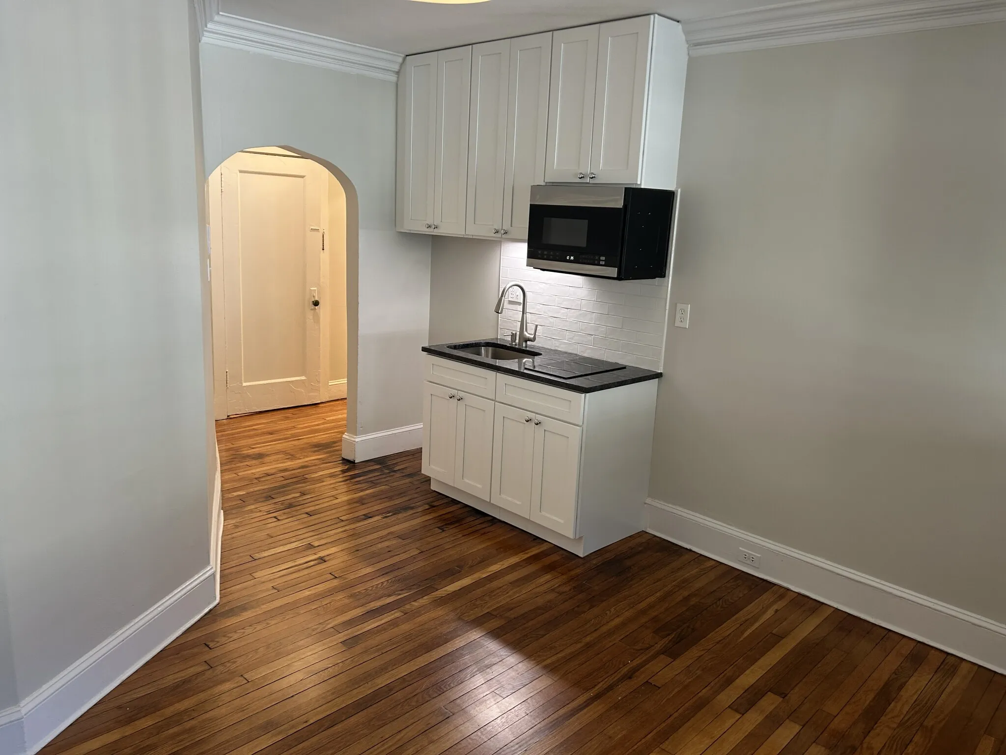 Studio bed, 1 bath apartment for rent at 22 Chiswick Rd Unit 5, Brighton — photo 7 of 13