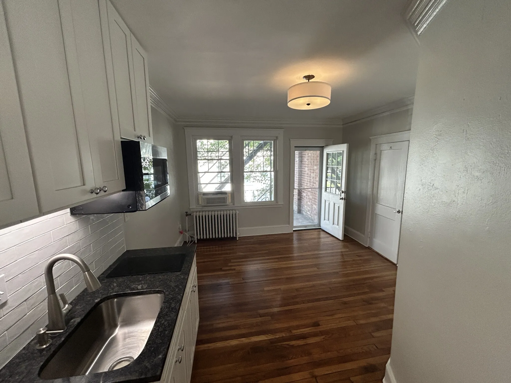 Studio bed, 1 bath apartment for rent at 22 Chiswick Rd Unit 5, Brighton — photo 4 of 13
