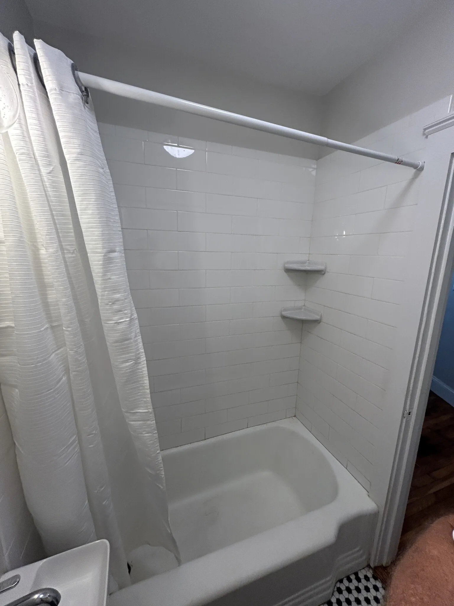 Studio bed, 1 bath apartment for rent at 22 Chiswick Rd Unit 5, Brighton — photo 11 of 13