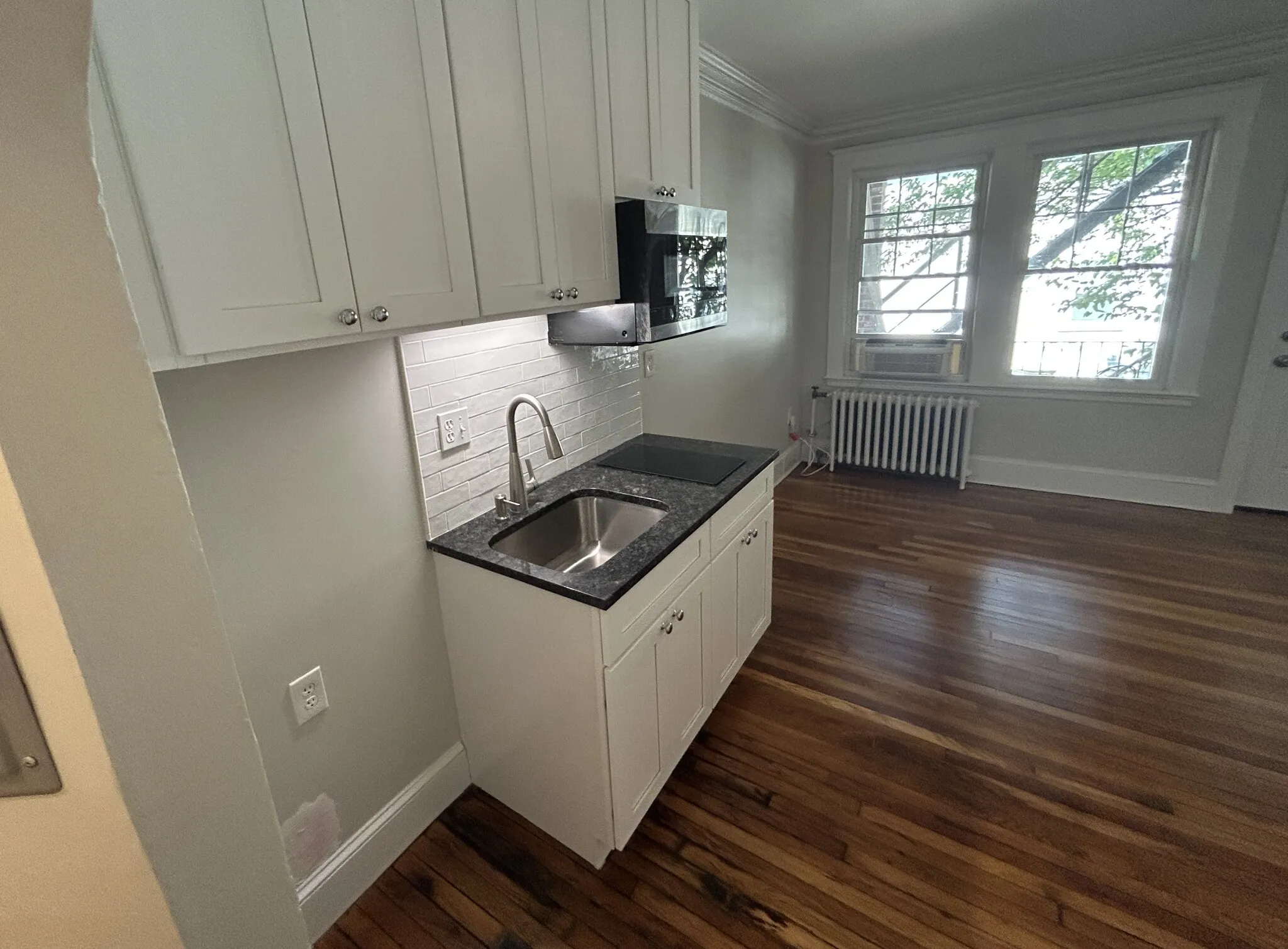 Studio bed, 1 bath apartment for rent at 22 Chiswick Rd Unit 5, Brighton — photo 1 of 13