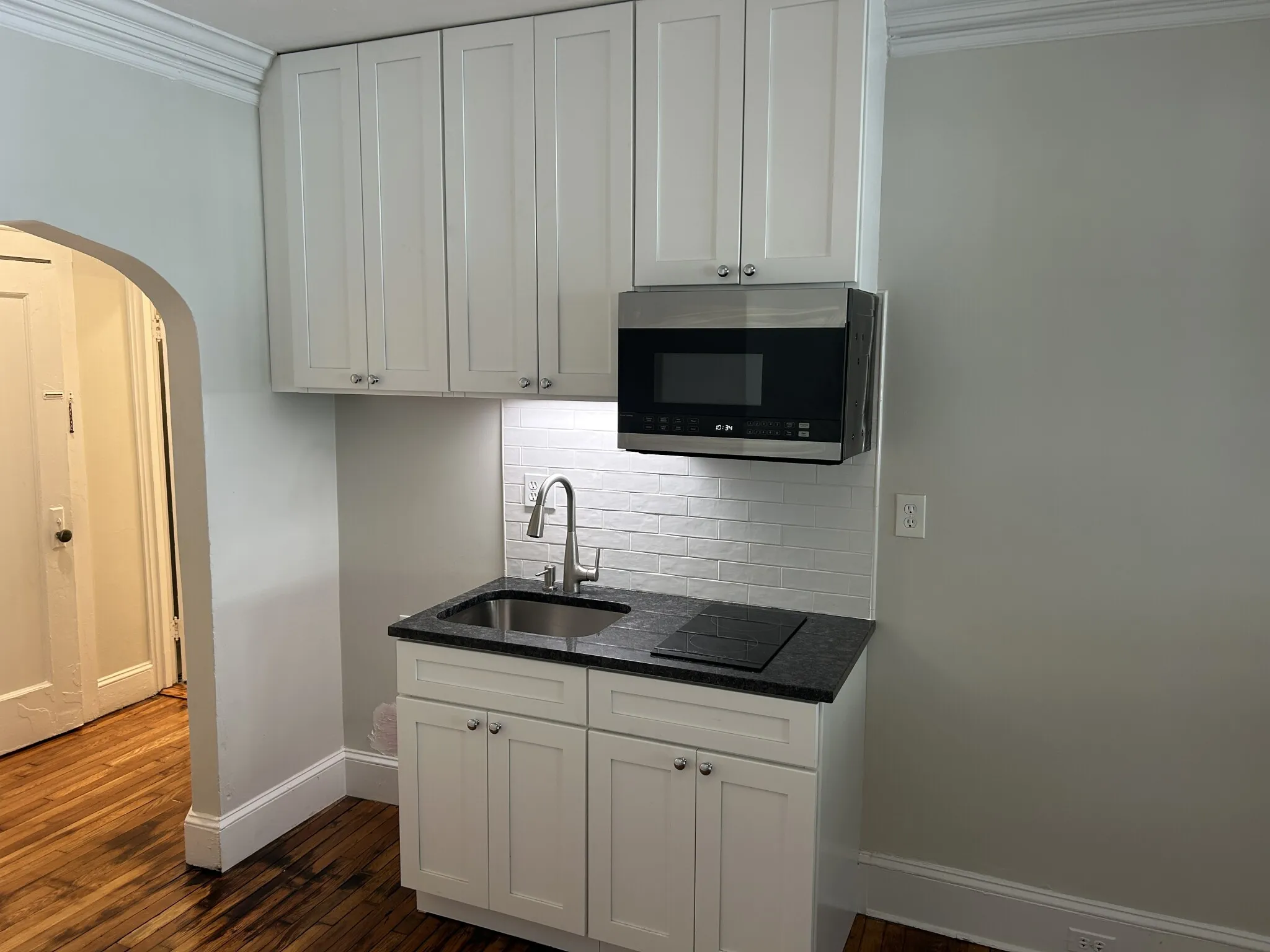 Studio bed, 1 bath apartment for rent at 22 Chiswick Rd Unit 5, Brighton — photo 6 of 13