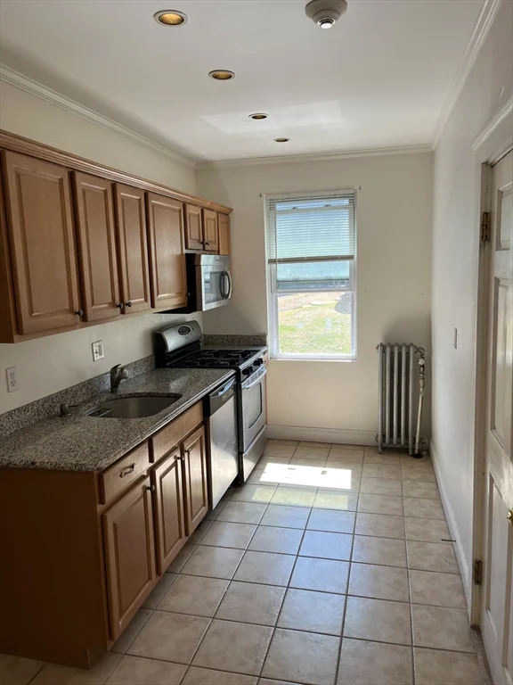 2 bed, 1 bath apartment for rent at 22 Chiswick Rd Unit 7, Brighton — photo 1 of 5