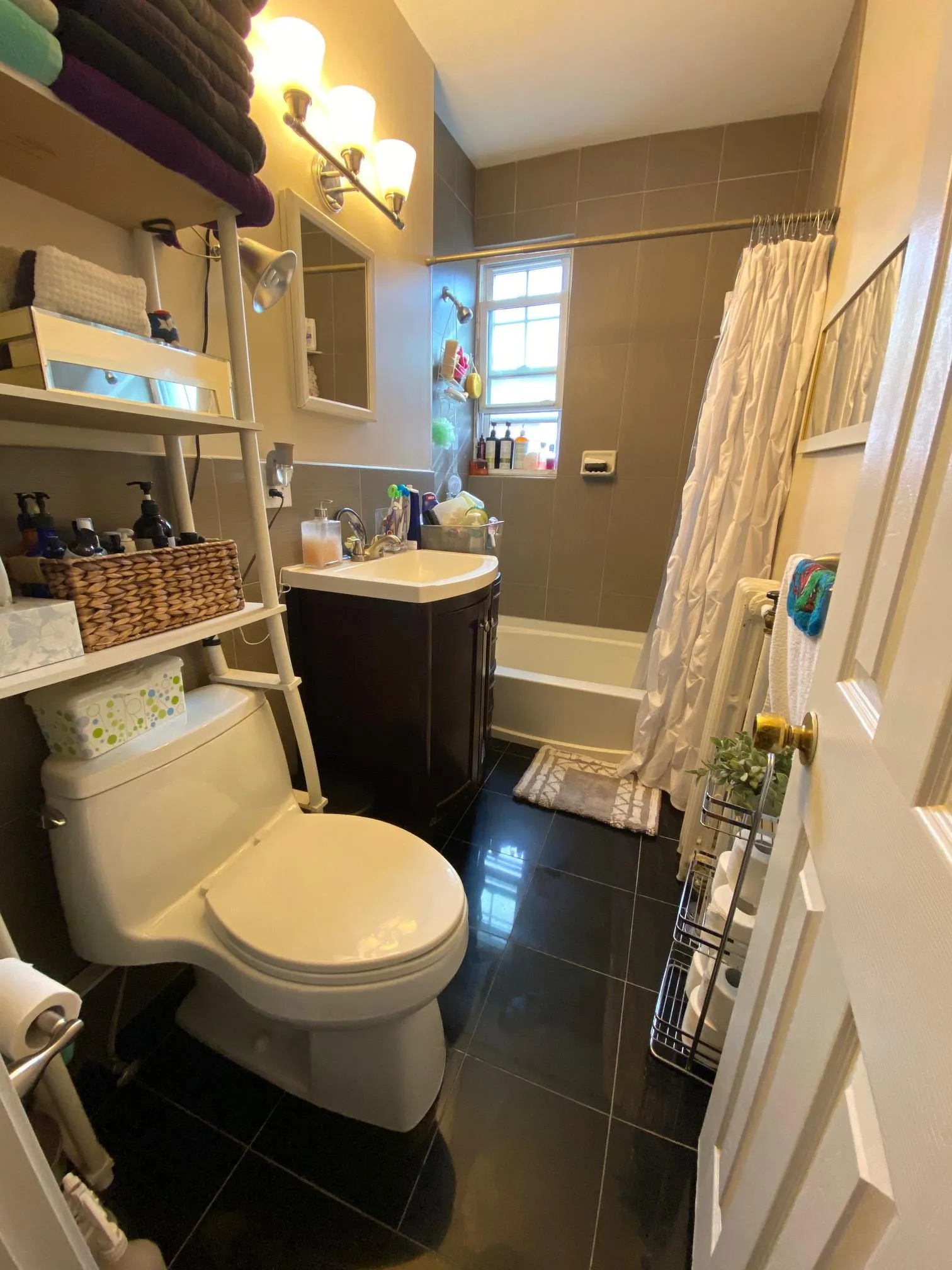 1 bed, 1 bath apartment for rent at 22 Chiswick Rd Unit 9, Brighton — photo 5 of 5