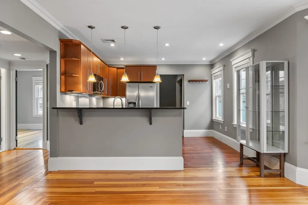 3 bed, 2 bath apartment for rent at 22 Clarendon Ave Unit 2, Teele Square — photo 2 of 17
