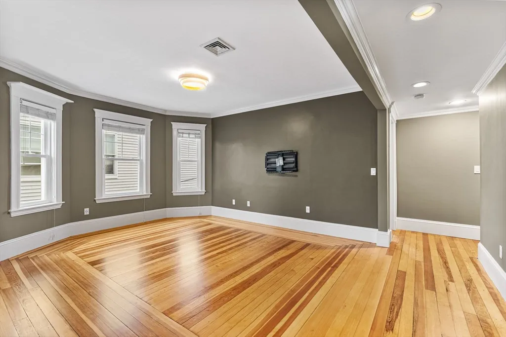 3 bed, 2 bath apartment for rent at 22 Clarendon Ave Unit 2, Teele Square — photo 6 of 17