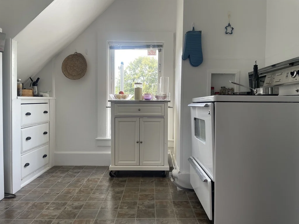 1 bed, 1 bath apartment for rent at 22 Cleveland Ave Unit 3, Woburn — photo 13 of 23