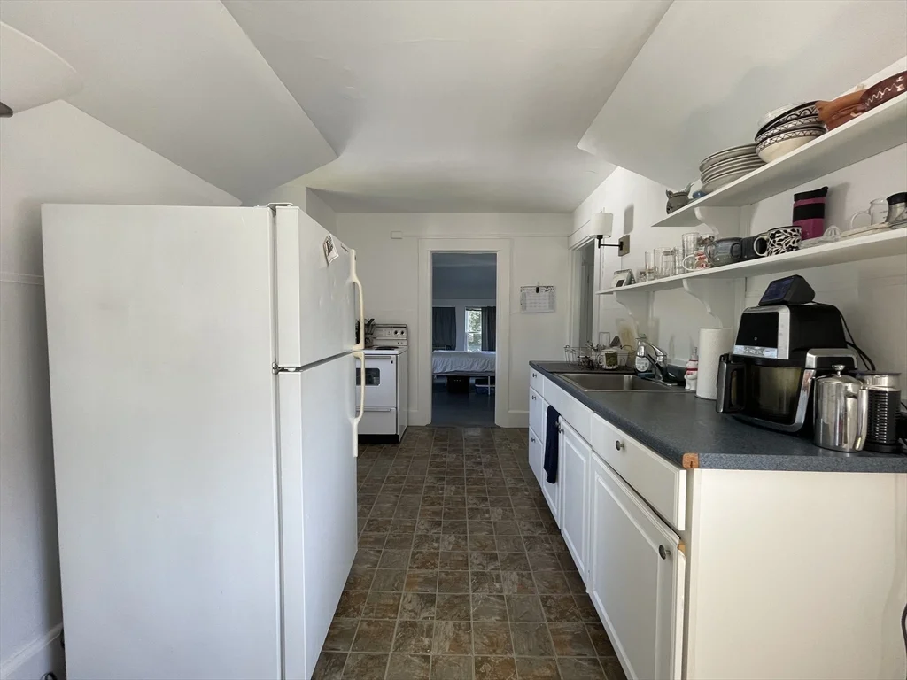 1 bed, 1 bath apartment for rent at 22 Cleveland Ave Unit 3, Woburn — photo 16 of 23