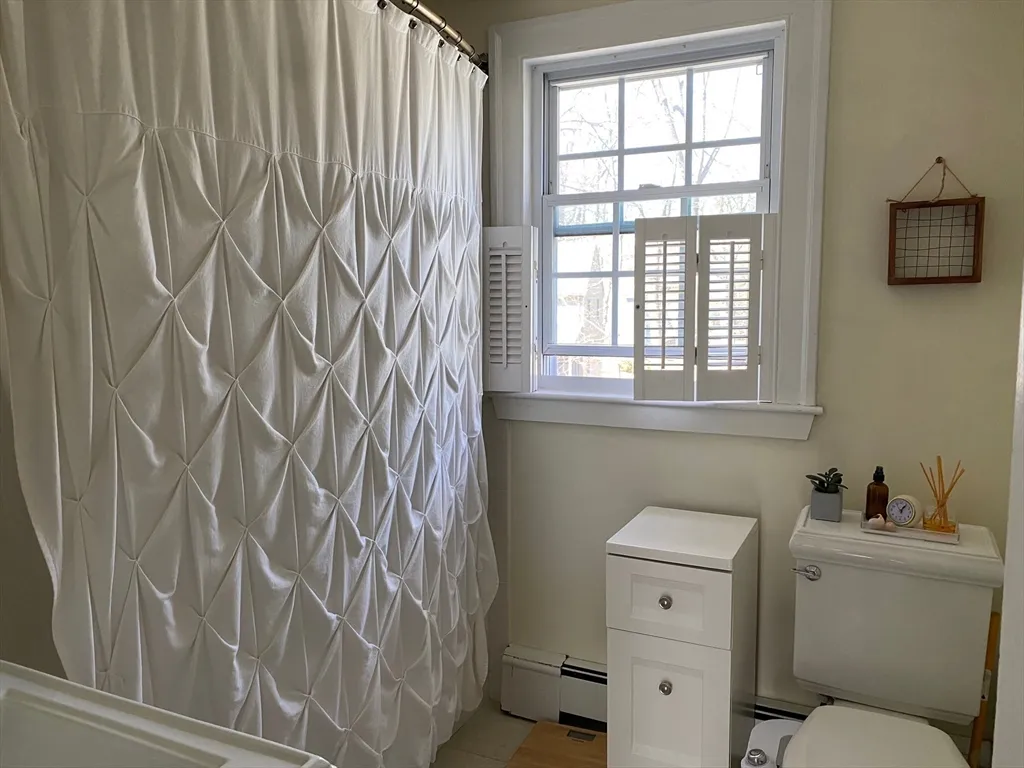 3 bed, 1 bath apartment for rent at 22 Cleveland Rd, Wellesley Hills — photo 15 of 22