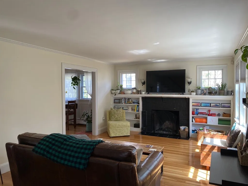 3 bed, 1 bath apartment for rent at 22 Cleveland Rd, Wellesley Hills — photo 6 of 22