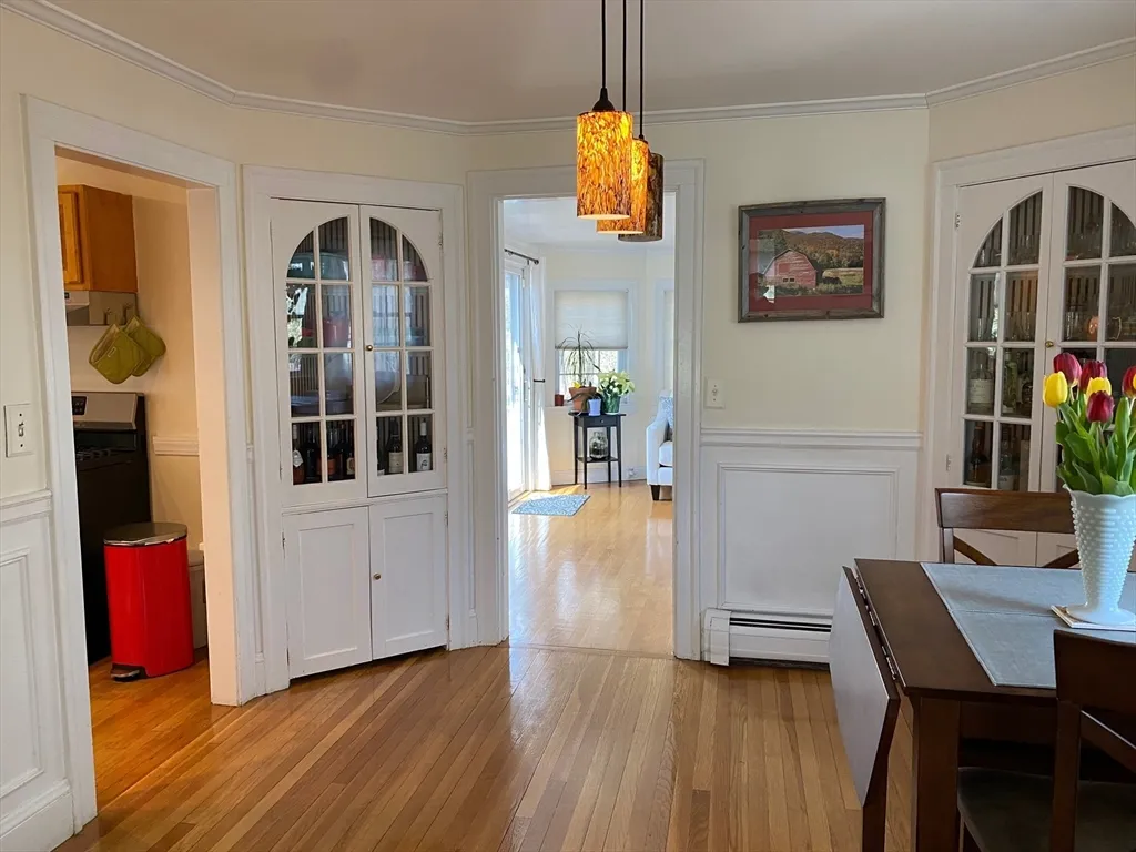 3 bed, 1 bath apartment for rent at 22 Cleveland Rd, Wellesley Hills — photo 8 of 22