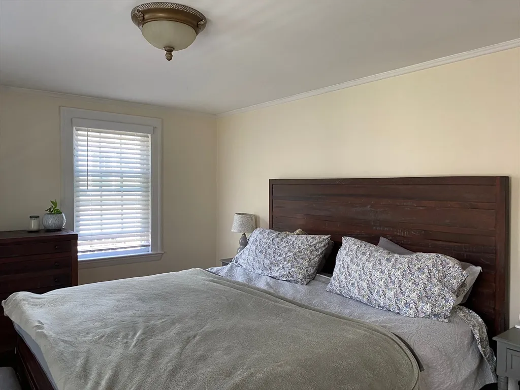 3 bed, 1 bath apartment for rent at 22 Cleveland Rd, Wellesley Hills — photo 14 of 22