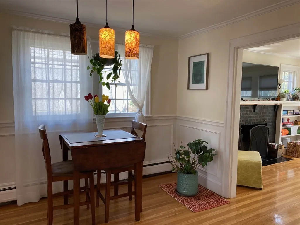 3 bed, 1 bath apartment for rent at 22 Cleveland Rd, Wellesley Hills — photo 5 of 22