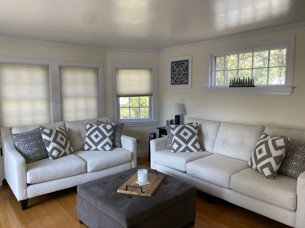 3 bed, 1 bath apartment for rent at 22 Cleveland Rd, Wellesley Hills — photo 9 of 22