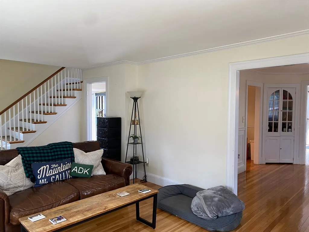 3 bed, 1 bath apartment for rent at 22 Cleveland Rd, Wellesley Hills — photo 7 of 22