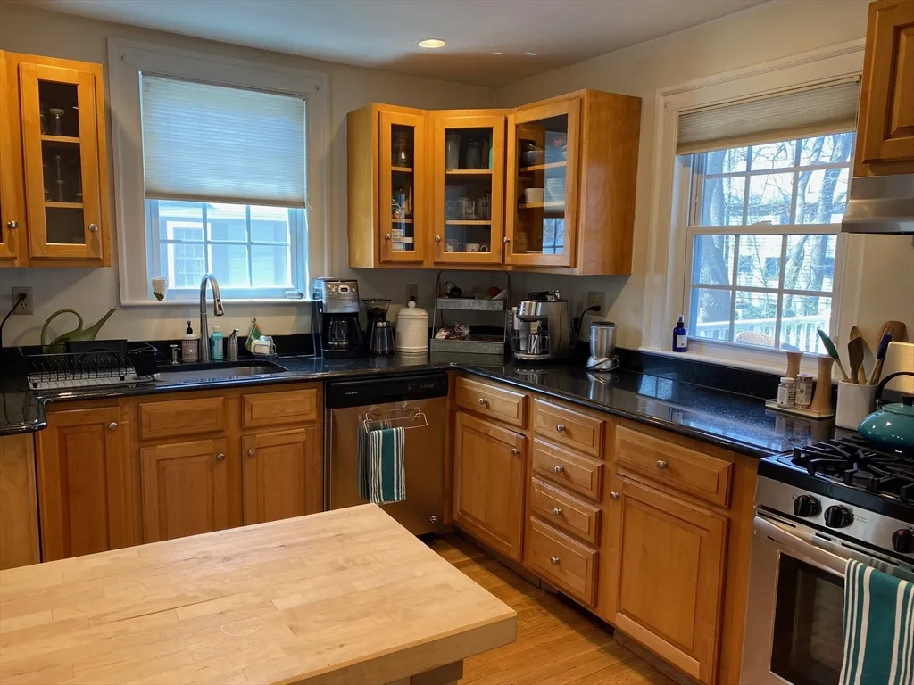 3 bed, 1 bath apartment for rent at 22 Cleveland Rd, Wellesley Hills — photo 2 of 22