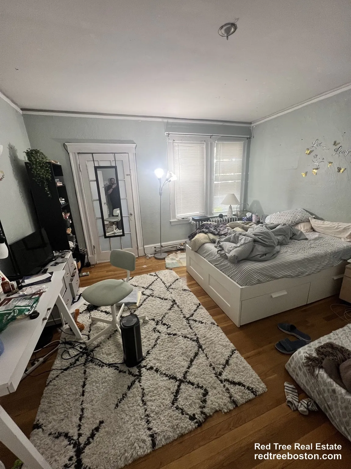 4 bed, 2 bath apartment for rent at 22 Commonwealth Ter Unit 1, Brighton — photo 3 of 11