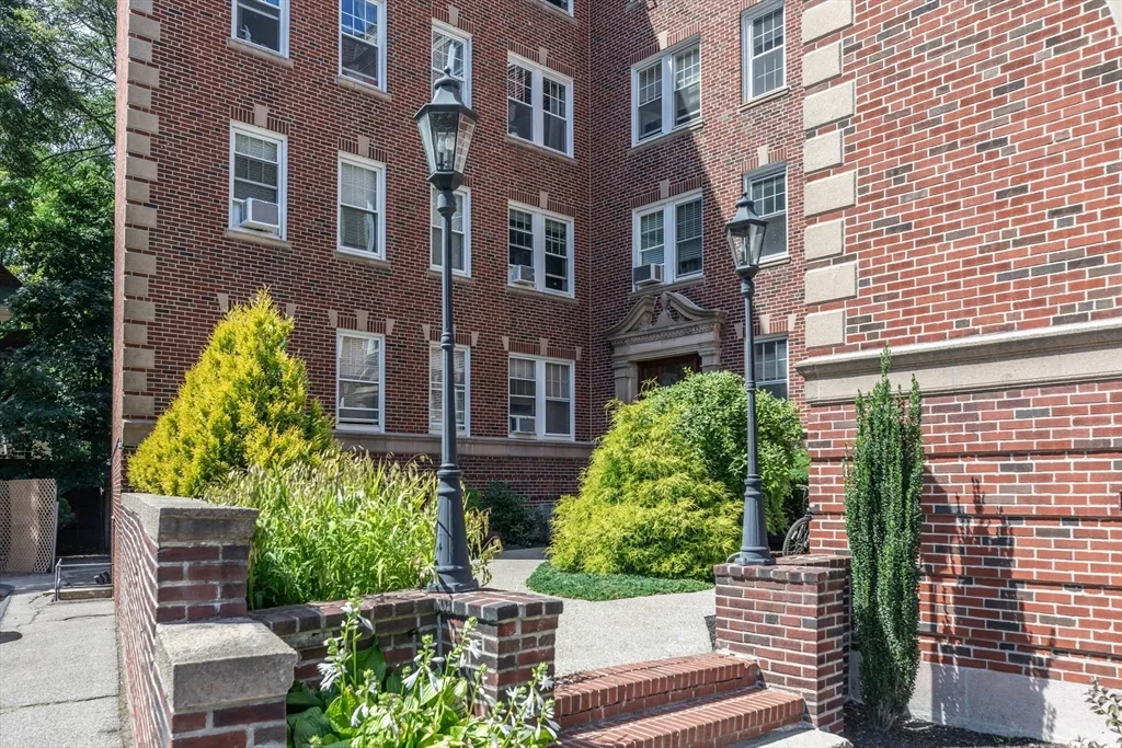 1 bed, 1 bath apartment for rent at 22 Concord Ave Unit 10, Harvard Square — photo 8 of 9