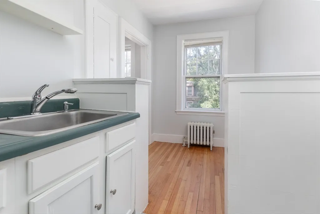 1 bed, 1 bath apartment for rent at 22 Concord Ave Unit 10, Harvard Square — photo 5 of 9