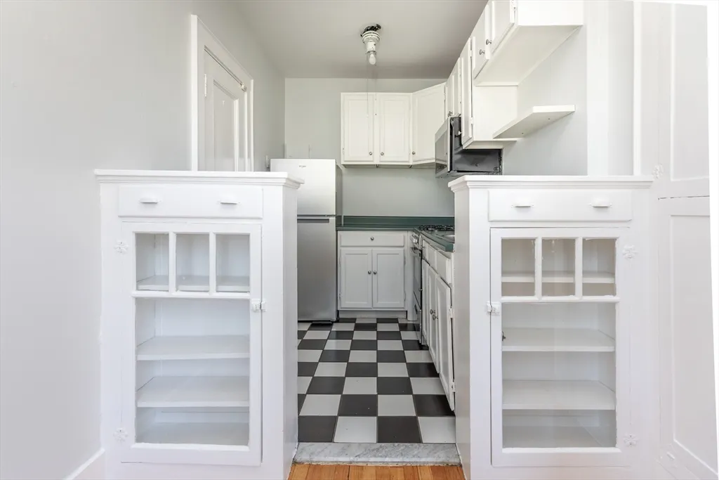 1 bed, 1 bath apartment for rent at 22 Concord Ave Unit 10, Harvard Square — photo 6 of 9