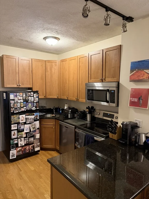 2 bed, 1 bath apartment for rent at 22 Cooper St Unit 3, North End — photo 4 of 13