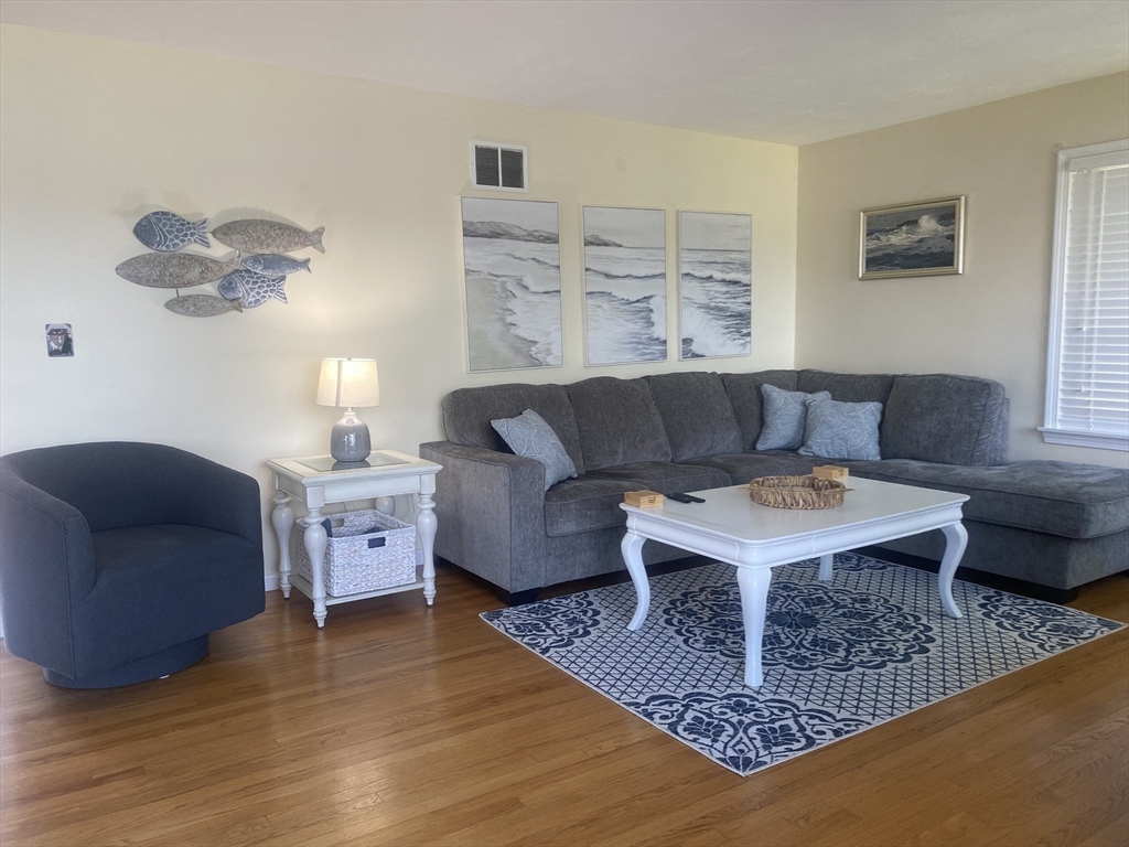 4 bed, 2 bath apartment for rent at 22 Cove St, Onset — photo 6 of 35
