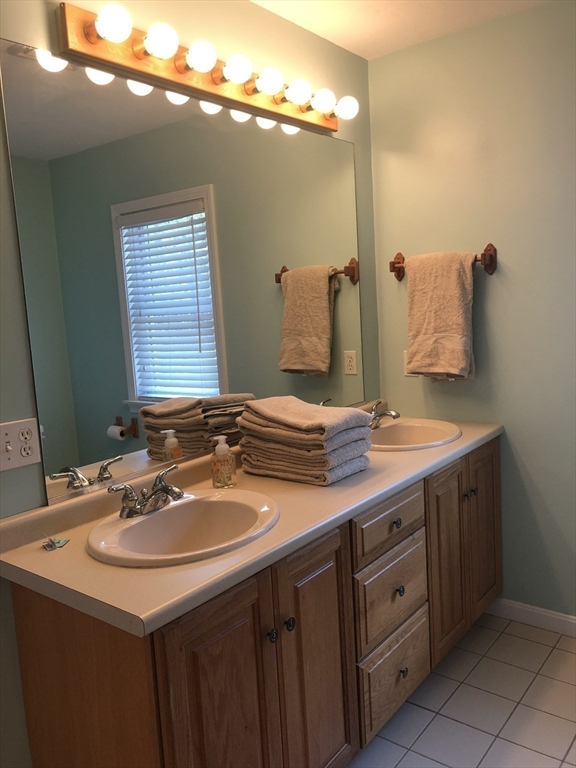 4 bed, 2 bath apartment for rent at 22 Cove St, Onset — photo 16 of 35