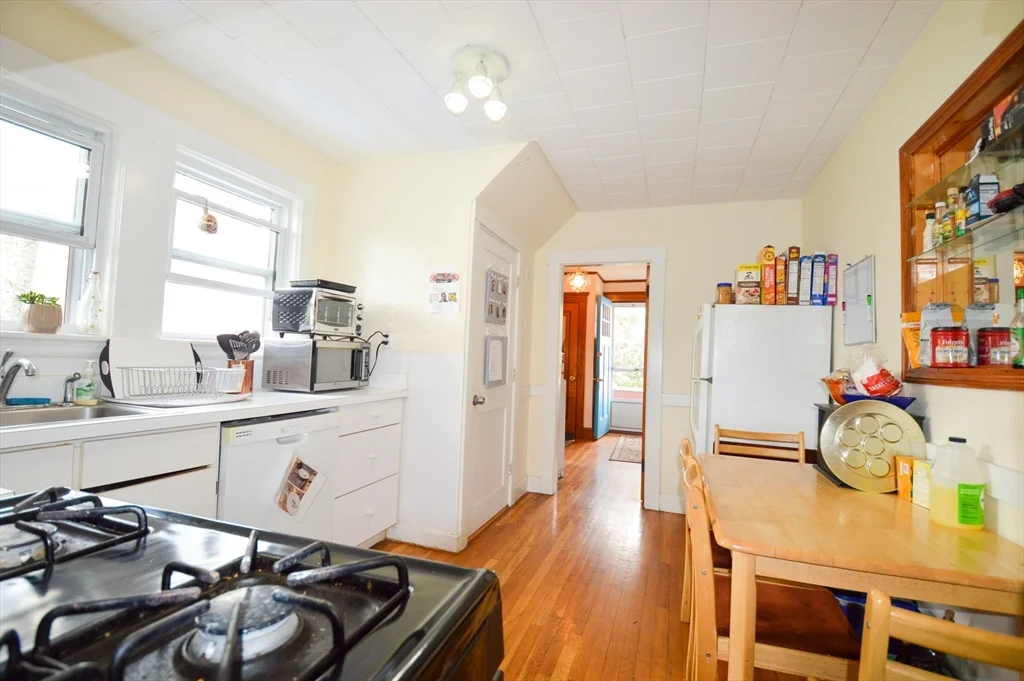 3 bed, 2 bath apartment for rent at 22 Cresthill Rd, Brighton — photo 8 of 13