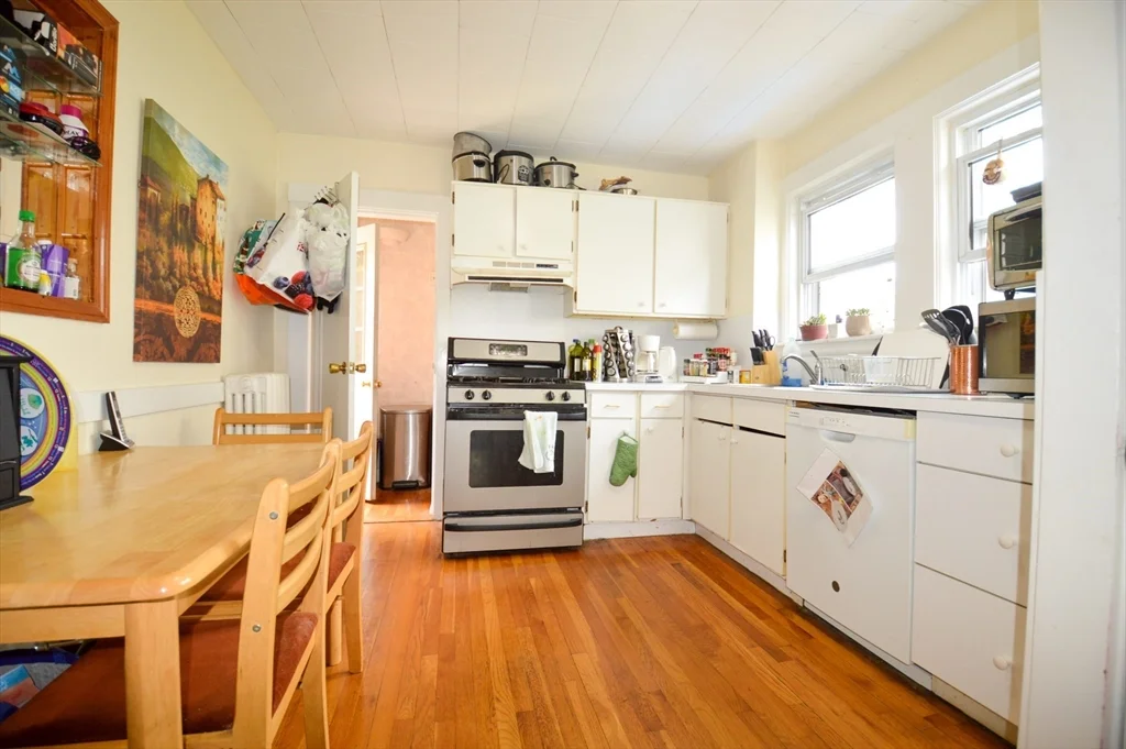 3 bed, 2 bath apartment for rent at 22 Cresthill Rd, Brighton — photo 3 of 13