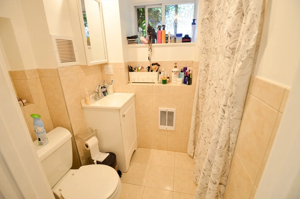 3 bed, 2 bath apartment for rent at 22 Cresthill Rd, Brighton — photo 5 of 13