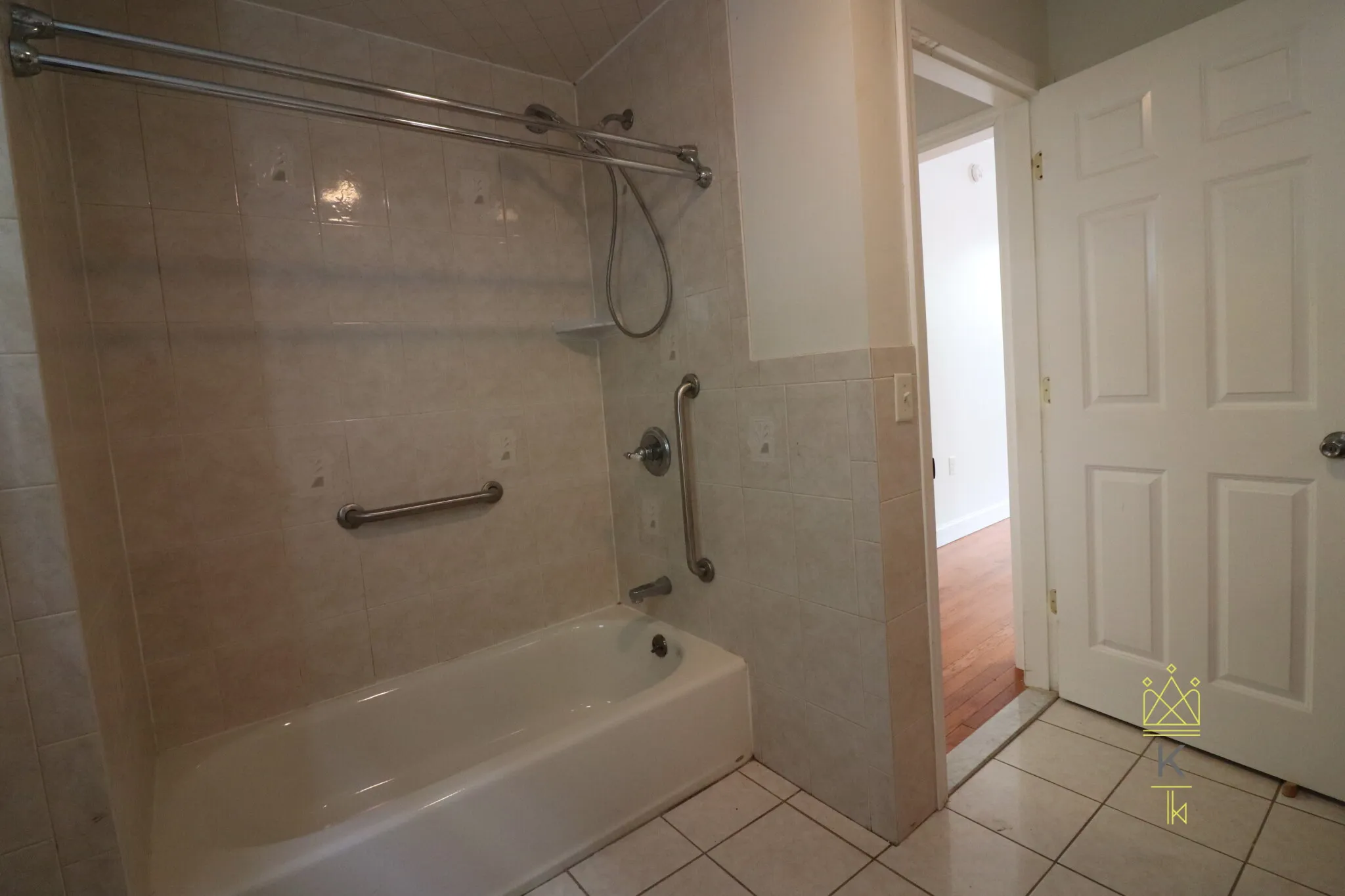 3 bed, 1 bath apartment for rent at 22 Darling St Unit 0, Mission Hill — photo 9 of 18