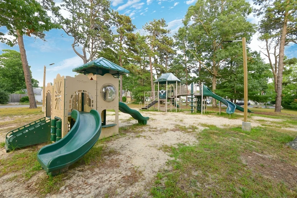 2 bed, 1 bath apartment for rent at 22 Datewood St Unit WINTER, Parkwood Beach — photo 20 of 22