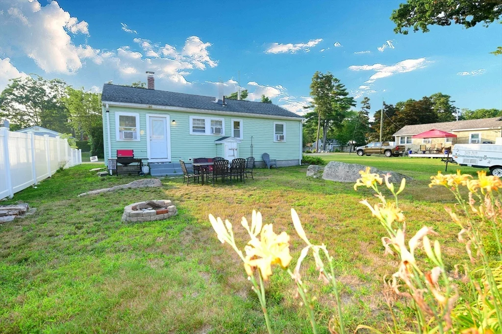 2 bed, 1 bath apartment for rent at 22 Datewood St Unit WINTER, Parkwood Beach — photo 18 of 22