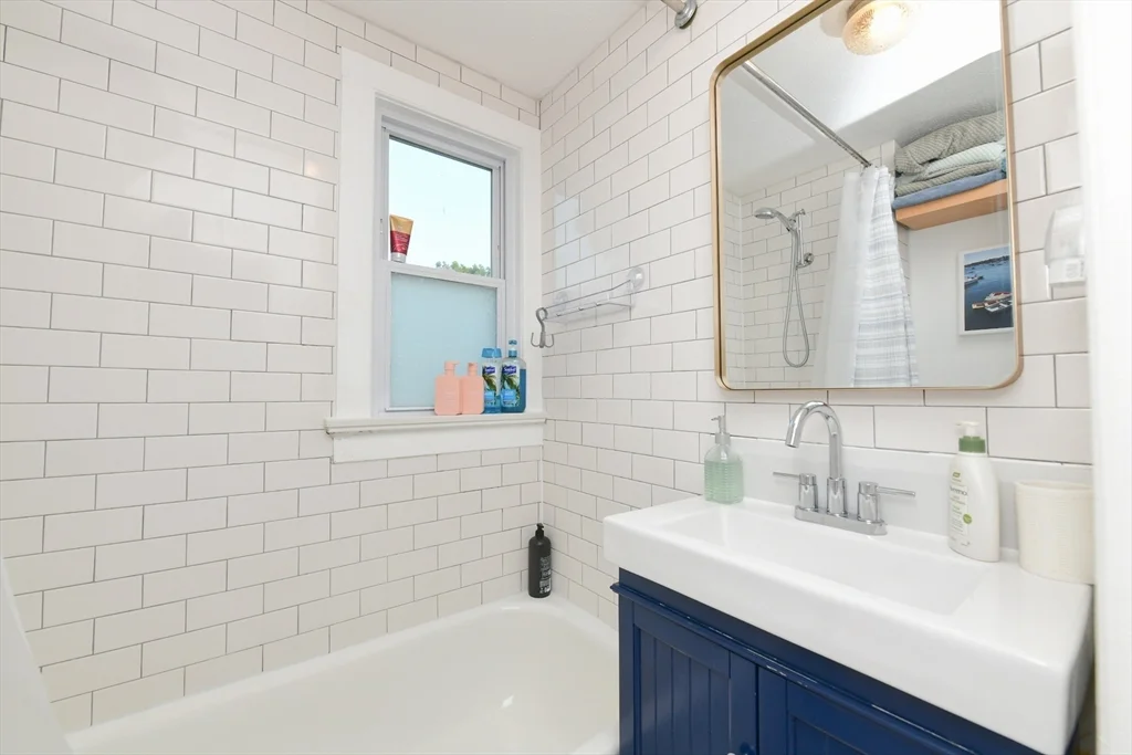 2 bed, 1 bath apartment for rent at 22 Datewood St Unit WINTER, Parkwood Beach — photo 14 of 22