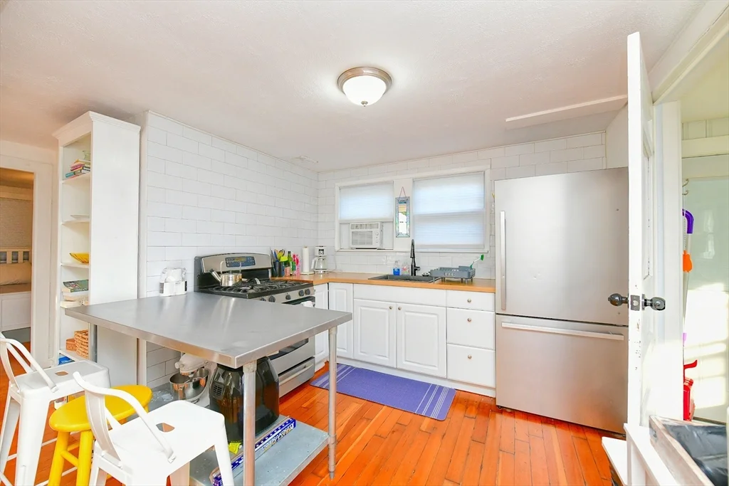 2 bed, 1 bath apartment for rent at 22 Datewood St Unit WINTER, Parkwood Beach — photo 5 of 22