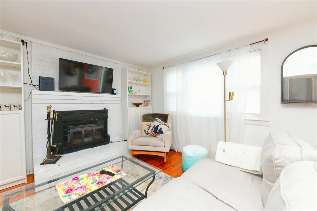 2 bed, 1 bath apartment for rent at 22 Datewood St Unit WINTER, Parkwood Beach — photo 8 of 22