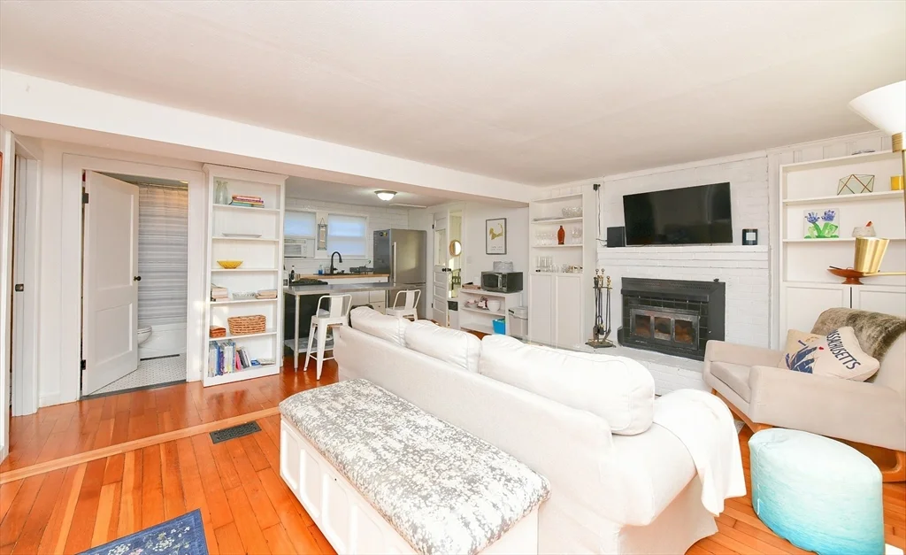 2 bed, 1 bath apartment for rent at 22 Datewood St Unit WINTER, Parkwood Beach — photo 9 of 22