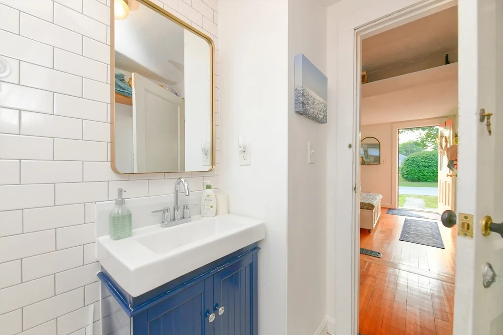 2 bed, 1 bath apartment for rent at 22 Datewood St Unit WINTER, Parkwood Beach — photo 13 of 22