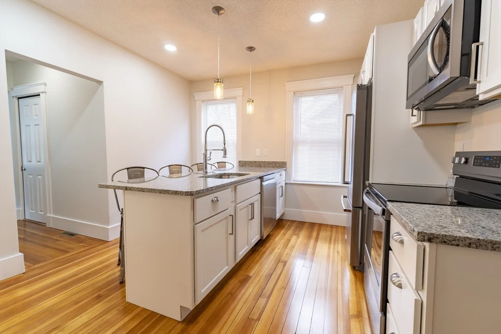 3 bed, 2 bath apartment for rent at 22 Dearborn St Unit 2, Tufts University — photo 4 of 20
