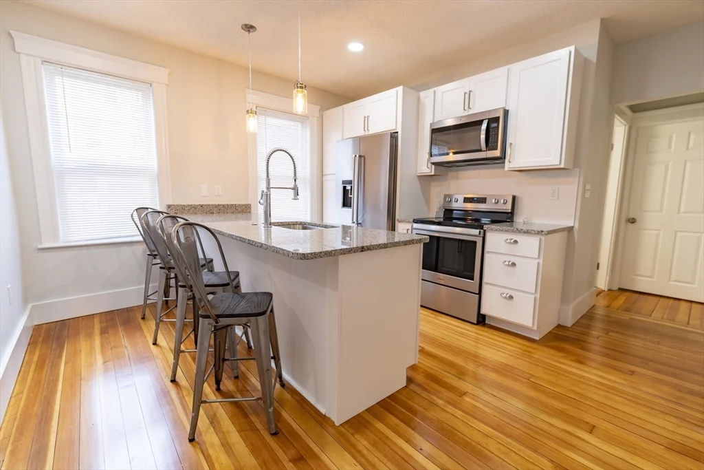 3 bed, 2 bath apartment for rent at 22 Dearborn St Unit 2, Tufts University — photo 2 of 20