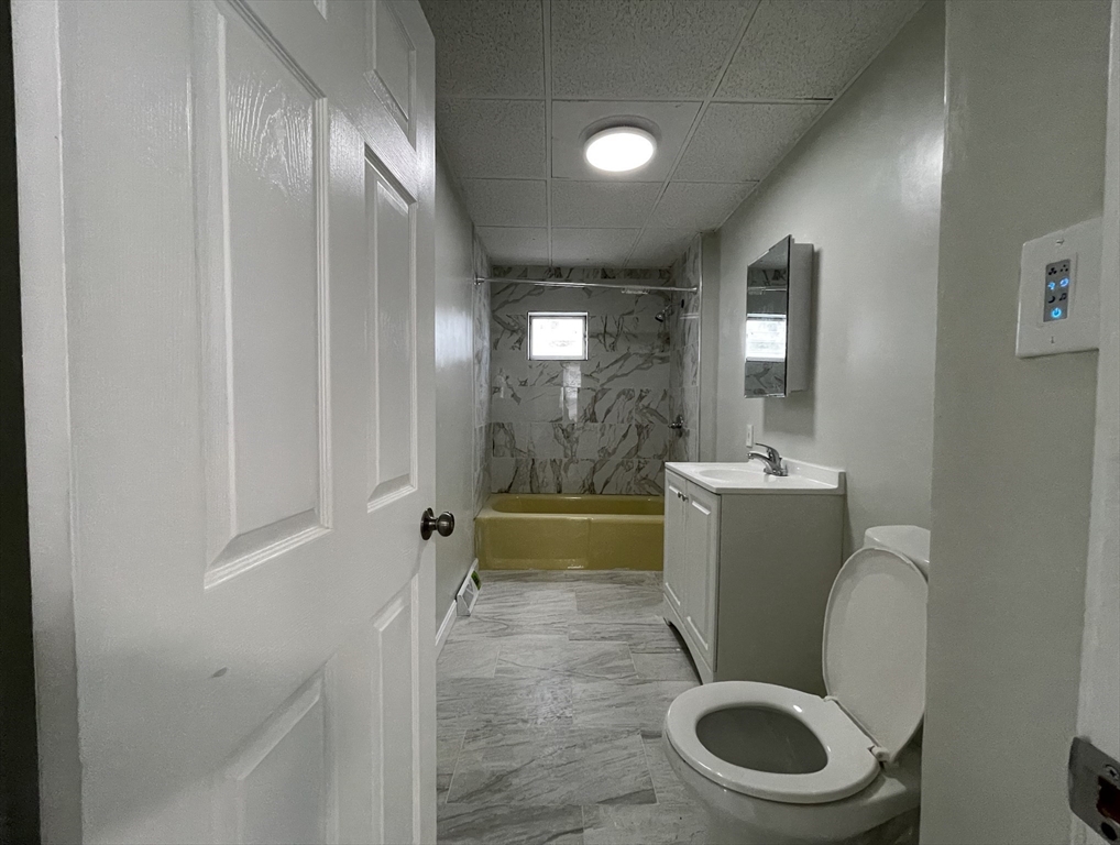 3 bed, 1 bath apartment for rent at 22 Douglas St Unit 1, Worcester — photo 6 of 13